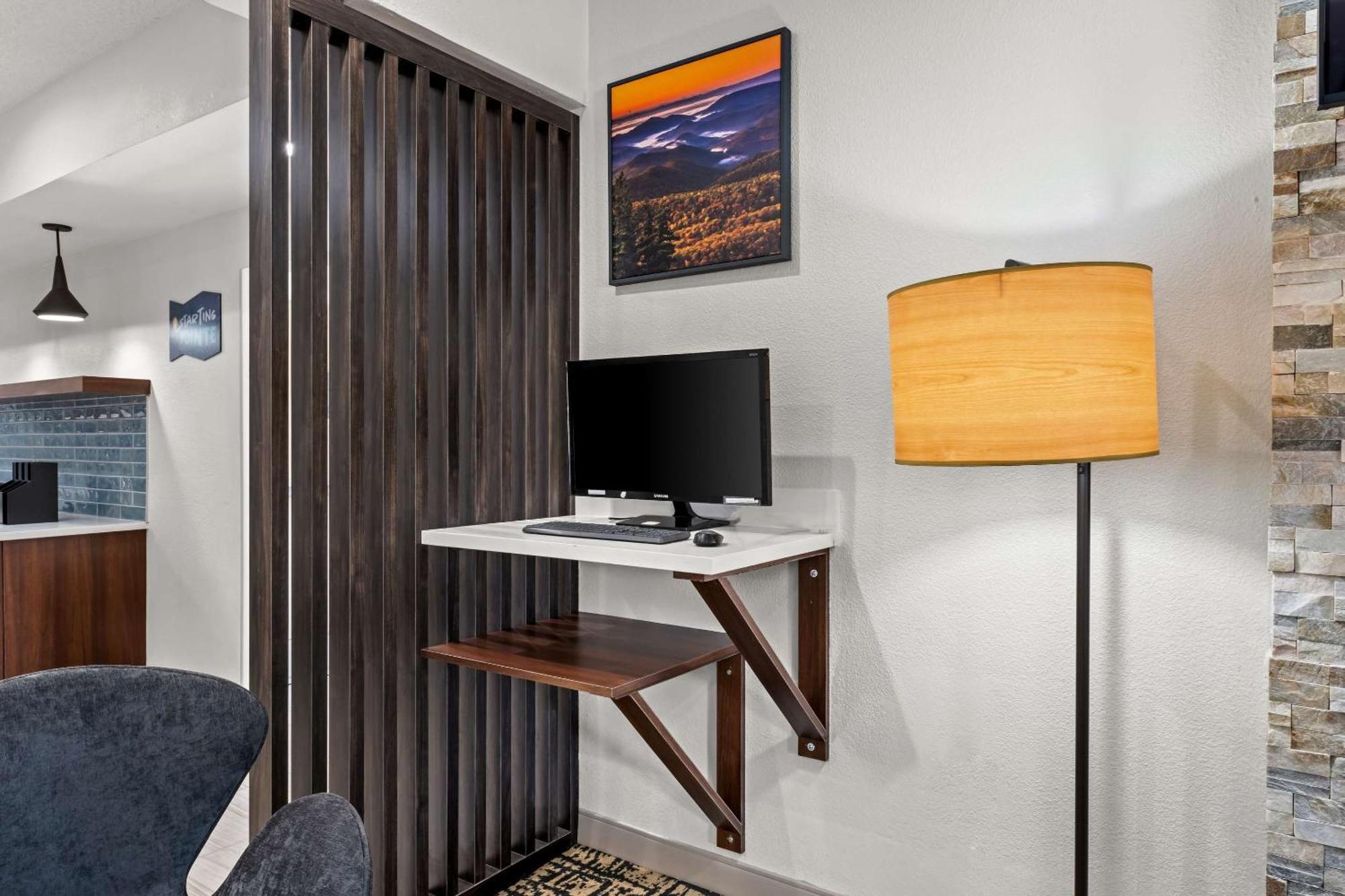 Hotel Clarion Pointe Archdale