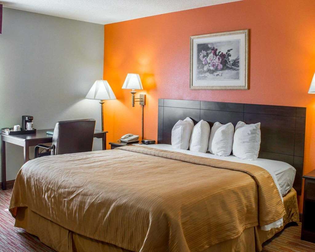 Hotel Clarion Pointe 2*