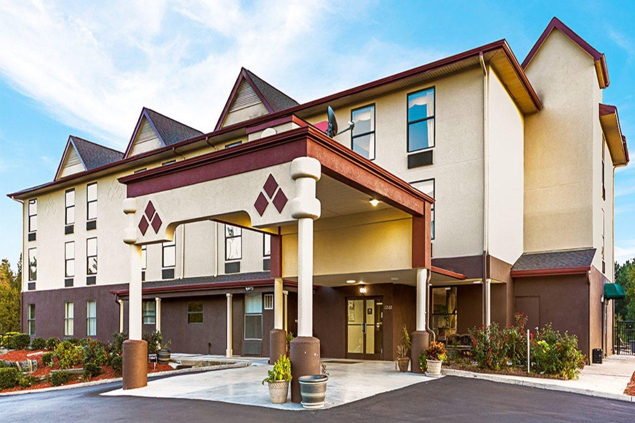 Clarion Pointe 2*