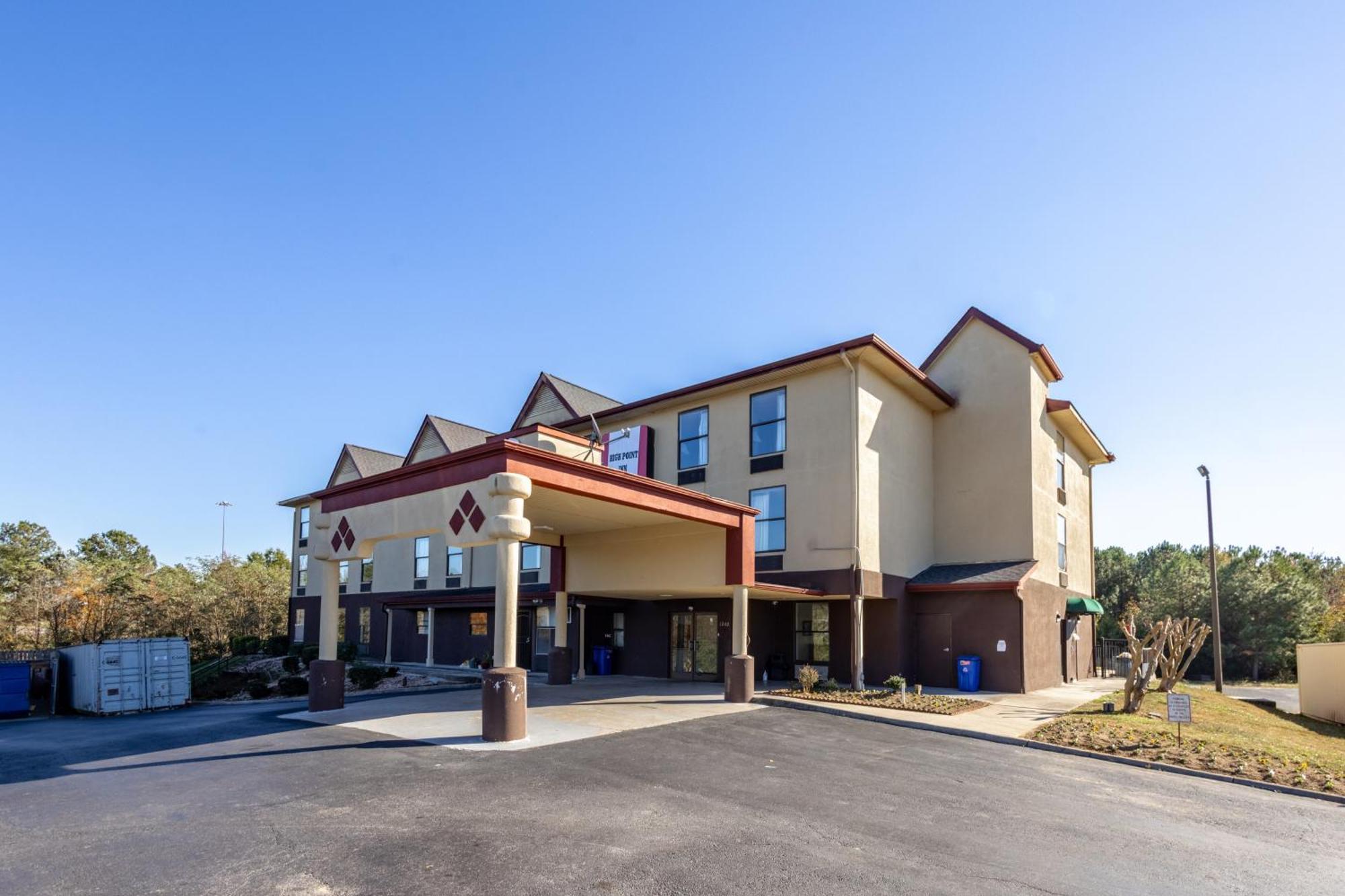 Clarion Pointe Hotel