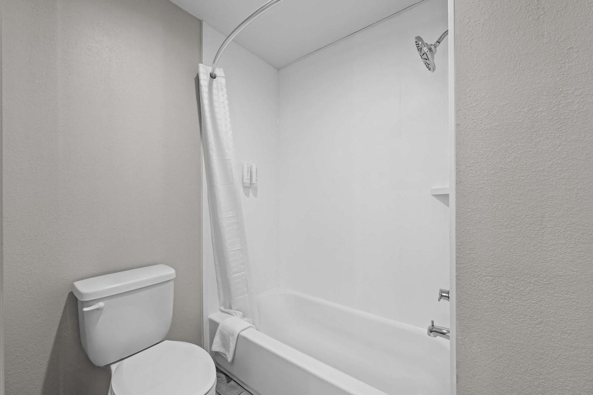 Clarion Pointe 2*
