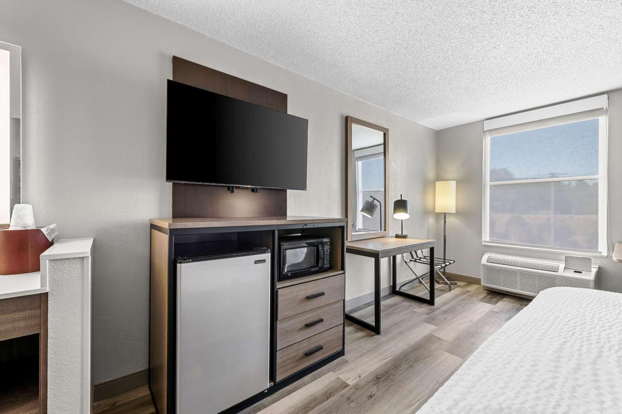 Hotel Clarion Pointe Archdale