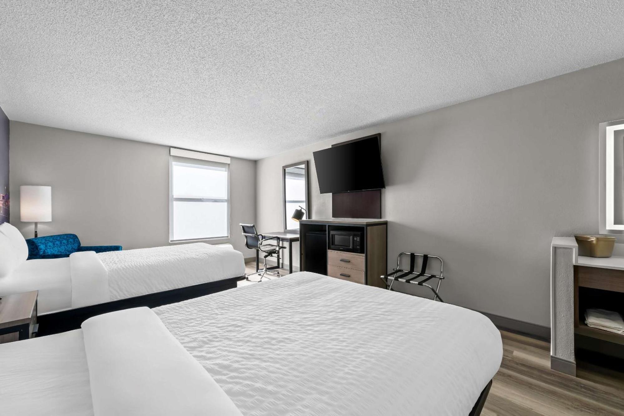 Clarion Pointe