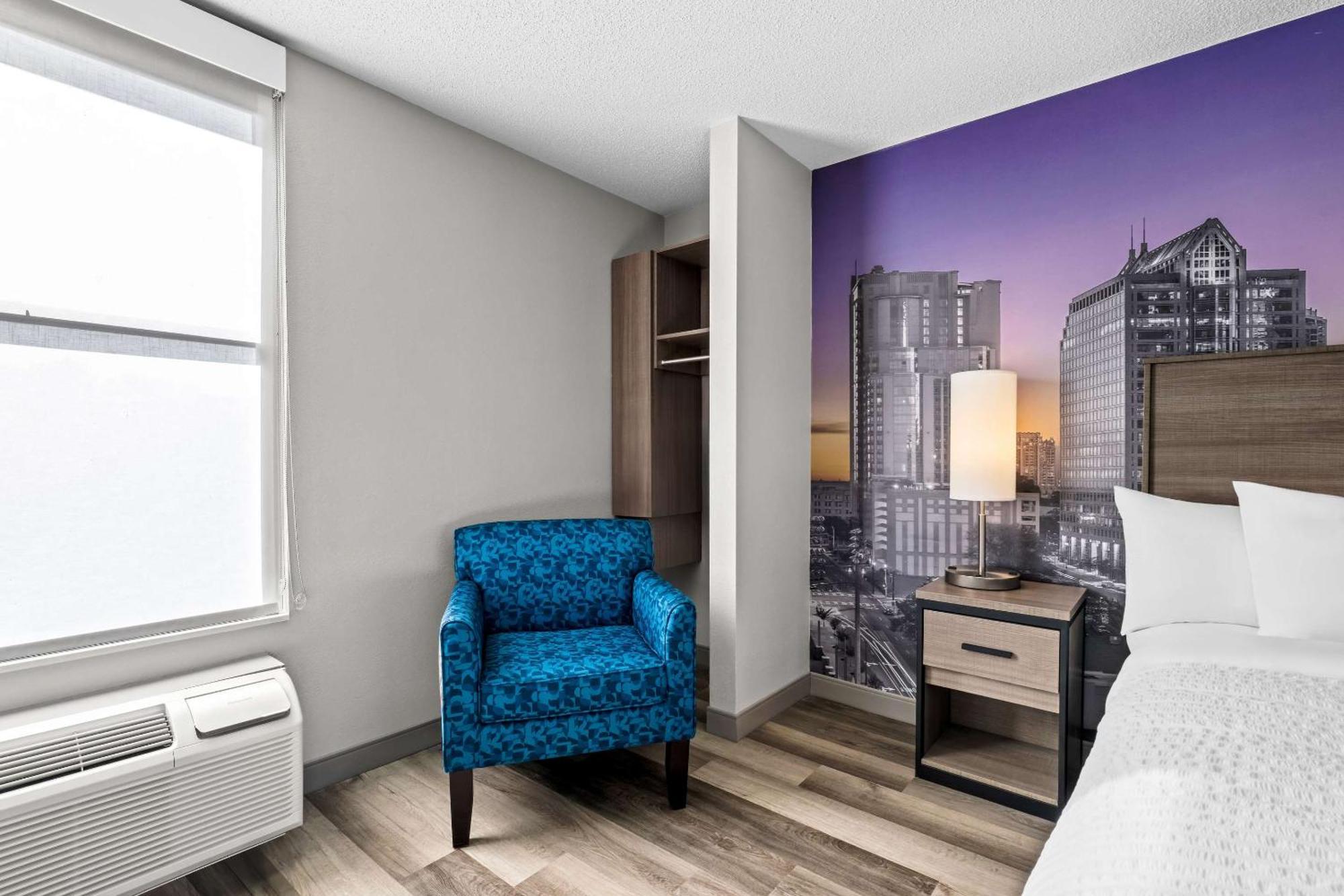 Clarion Pointe 2*