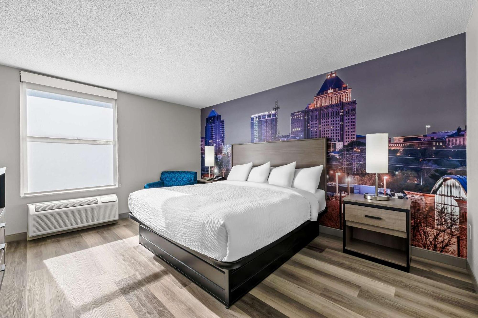 Clarion Pointe Archdale
