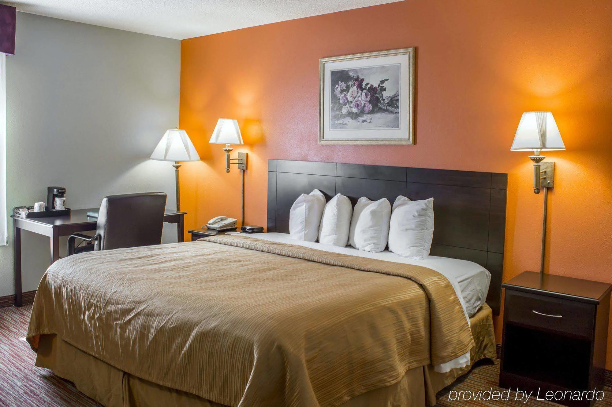 Hotel Clarion Pointe 2*