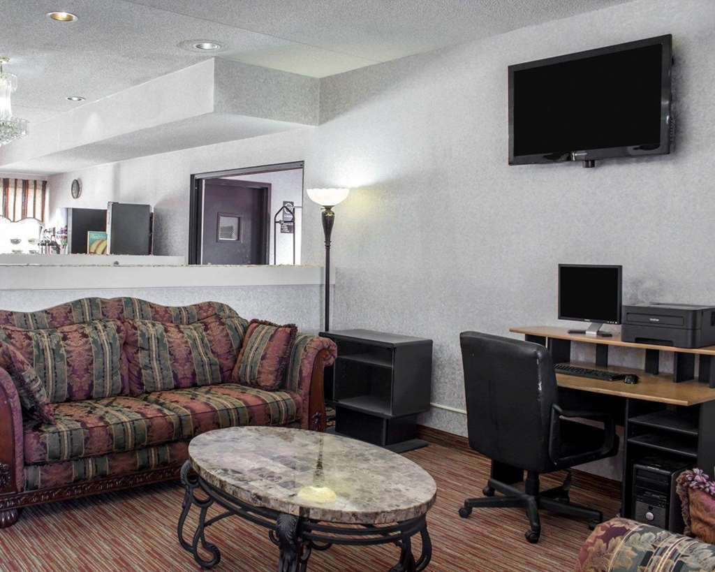 Clarion Pointe 2* Archdale
