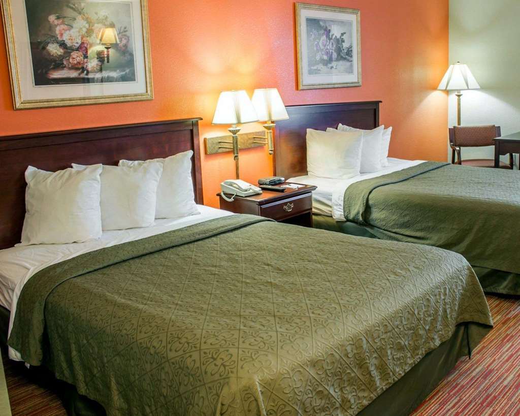 Clarion Pointe Hotel 2*