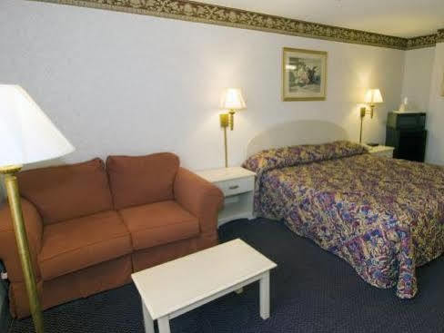 Clarion Pointe Hotel 2*