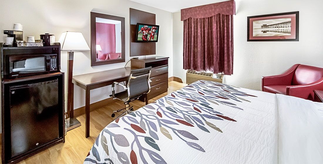 Clarion Pointe Hotel